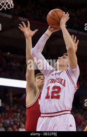10 février 2016 : L'attaquant Michael Jacobson, le #12 des Cornhuskers du Nebraska, se lance dans un match de basket-ball de la NCAA entre les Cornhuskers du Nebraska et les Badgers du Wisconsin au Kohl Center de Madison, WISCONSIN. Le Wisconsin bat le Nebraska 72-61. John Fisher/CSM(image de crédit : © John Fisher/CSM via ZUMA Wire) Banque D'Images