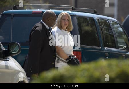 17 septembre 2007 - Knoxville, TN, USA - la suspecte de meurtre Jennifer Hyatte est escortée au palais de justice du comté de Roane le lundi 17 septembre 2007. Elle est accusée d'avoir tué Wayne ''Cotton'' Morgan, officier correctionnel du Tennessee, il y a deux ans, dans le but de libérer son mari George Hyatte. (Crédit image : © Joe Howell/Knoxville News Sentinel via ZUMA Wire) Banque D'Images