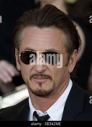 10 janvier 2016 - Beverly Hills, Californie, U. S - Sean Penn interviewe Joaquin Guzman Loera, alias El Chapo pour un article de Rolling Stone publié sur Rolling Stone en ligne le samedi 9 janvier 2016. PHOTO DU DOSSIER : Sean Penn arrive sur le tapis rouge de la 15e cérémonie annuelle Screen Actors Guild Awards qui se tient au Shrine Auditorium de Los Angeles, Californie, le dimanche 25 janvier 2009. (Crédit image : © Prensa Internacional via ZUMA Wire) Banque D'Images
