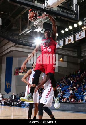 26 février 2016 - Newark, DE, États-Unis d'Amérique - L'attaquant des Raptors 905 Bruno Caboclo (20 ans) dunque le ballon dans la première moitié d'un match de basket-ball de saison régulière de la NBA d-League entre les 87ers du Delaware et les Raptors 905 vendredi 26 février 2016. Au Bob Carpenter Sports Convocation Center à Newark, DEL. (Crédit image : © Saquan Stimpson via ZUMA Wire) Banque D'Images