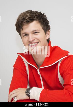 11 décembre 2017 - DOSSIER - Golden Globes 2018 Nominees - nominé pour le meilleur acteur, comédie - Baby Driver - 13 juin 2017 - Hollywood, Californie, États-Unis - ANSEL ELGORT promeut "Baby Driver". Ansel Elgort Ansel Elgort (né le 14 mars 1994) est un acteur et chanteur américain. En tant qu'acteur de cinéma, il a joué Tommy Ross dans Carrie (2013), Caleb Prior dans The divergent Series (2014) et Augustus Waters dans The Fault in Our Stars (2014), November Criminals, Billionaire Boys Club, Dungeons & Dragons, Jonathan, Baby Driver. (Crédit image : © Armando Gallo/ZUMA Studio) Banque D'Images