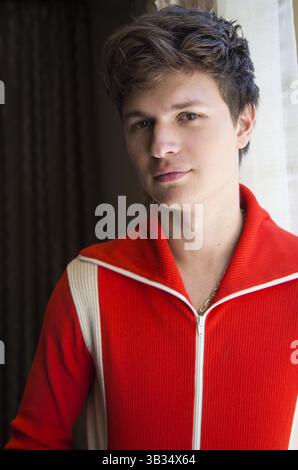 11 décembre 2017 - DOSSIER - Golden Globes 2018 Nominees - nominé pour le meilleur acteur, comédie - Baby Driver - 13 juin 2017 - Hollywood, Californie, États-Unis - ANSEL ELGORT promeut "Baby Driver". Ansel Elgort Ansel Elgort (né le 14 mars 1994) est un acteur et chanteur américain. En tant qu'acteur de cinéma, il a joué Tommy Ross dans Carrie (2013), Caleb Prior dans The divergent Series (2014) et Augustus Waters dans The Fault in Our Stars (2014), November Criminals, Billionaire Boys Club, Dungeons & Dragons, Jonathan, Baby Driver. (Crédit image : © Armando Gallo/ZUMA Studio) Banque D'Images