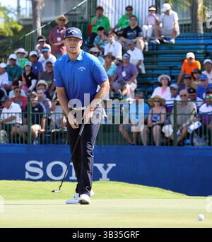 11 janvier 2018 - Talor Gooch regarde son putt sur le 18ème trou lors de la première manche du 20ème anniversaire du Sony Open au Waialae Country Club à Honolulu, Hawaï - Michael Sullivan/CSM(Credit image : &copy ; Michael Sullivan/CSM via ZUMA Wire) Banque D'Images