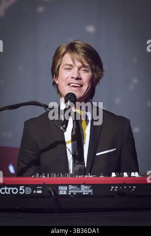 24 novembre 2017 - Toronto, Ontario, Canada - un groupe de pop rock américain de Tulsa, Oklahoma, Hanson, formé par les frères Isaac, Taylor et Zac a donné un concert à guichet fermé au Queen Elizabeth Theater de Toronto. En photo : ISAAC HANSON, TAYLOR HANSON et ZAC HANSON (crédit image : © Angel Marchini via ZUMA Wire) Banque D'Images