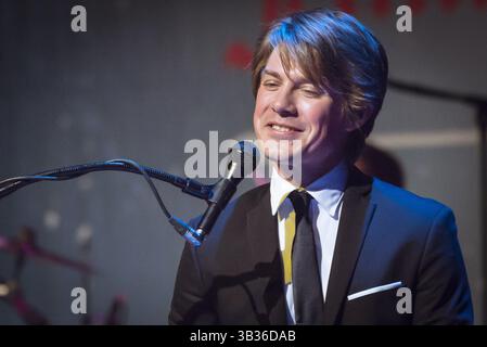 24 novembre 2017 - Toronto, Ontario, Canada - un groupe de pop rock américain de Tulsa, Oklahoma, Hanson, formé par les frères Isaac, Taylor et Zac a donné un concert à guichet fermé au Queen Elizabeth Theater de Toronto. En photo : ISAAC HANSON, TAYLOR HANSON et ZAC HANSON (crédit image : © Angel Marchini via ZUMA Wire) Banque D'Images