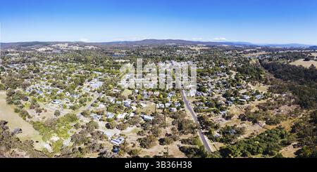 BEECHWORTH, AUSTRALIE - 1er janvier 2025 : vue aérienne du centre-ville historique de Beechworth par une chaude journée d'été à Victoria, Australie, le 1er janvier Banque D'Images