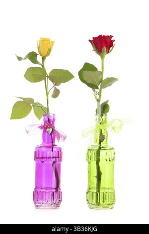 Unique dans peu colorés roses vases en verre Banque D'Images
