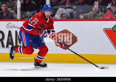 27 novembre 2017 : Alex Galchenyuk (27), aile gauche des Canadiens de Montréal, patine en contrôle de la rondelle lors des Blue Jackets de Columbus au match des Canadiens de Montréal au Centre Bell à Montréal, Québec. Les Canadiens de Montréal gagnent 3-1. David Kirouac/CSM(image de crédit : &copy ; David Kirouac/CSM via ZUMA Wire) Banque D'Images