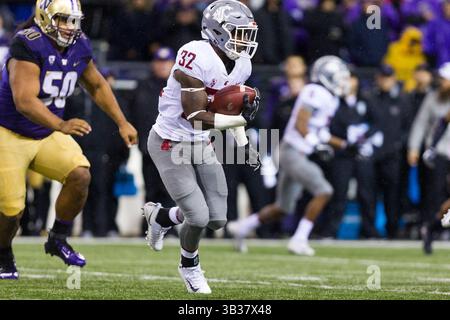 25 novembre 2017 - Seattle, WA, USA - Washington State Cougars Running Back James Williams (32). Les Huskies de Washington battent les Cougars de l'État de Washington 41-14 au Husky Stadium. (Crédit image : © Mike Albright via ZUMA Wire) Banque D'Images