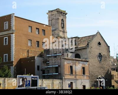 Bari, Italie- 14 juin 2019 : architecture des rues de Bari. Itinéraires touristiques dans la ville. Banque D'Images