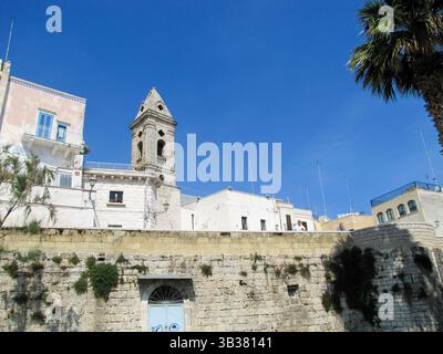 Bari, Italie- 14 juin 2019 : architecture des rues de Bari. Itinéraires touristiques dans la ville. Banque D'Images