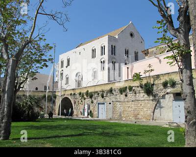 Bari, Italie- 14 juin 2019 : architecture des rues de Bari. Itinéraires touristiques dans la ville. Banque D'Images