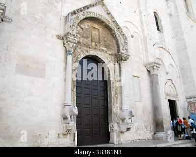 Bari, Italie- 14 juin 2019 : architecture des rues de Bari. Itinéraires touristiques dans la ville. Banque D'Images