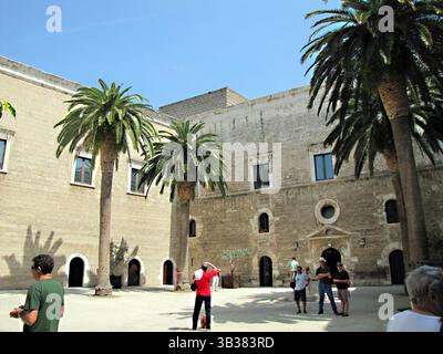 Bari, Italie- 14 juin 2019 : architecture des rues de Bari. Itinéraires touristiques dans la ville. Banque D'Images
