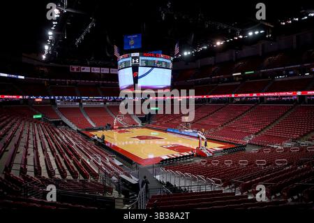 27 décembre 2017 : un tir du terrain avant le match de basket-ball de la NCAA entre les Cougars de l'État de Chicago et les Badgers du Wisconsin au Kohl Center de Madison, WISCONSIN. Le Wisconsin bat Chicago State 82-70. John Fisher/CSM(image de crédit : &copy ; John Fisher/CSM via ZUMA Wire) Banque D'Images