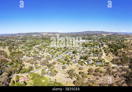 BEECHWORTH, AUSTRALIE - 1er janvier 2025 : vue aérienne du centre-ville historique de Beechworth par une chaude journée d'été à Victoria, Australie, le 1er janvier Banque D'Images
