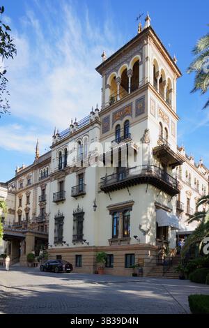 Hôtel Alfonso XIII, un hôtel historique construit pour l'exposition ibéro-américaine de 1929 à Séville, Espagne. Banque D'Images