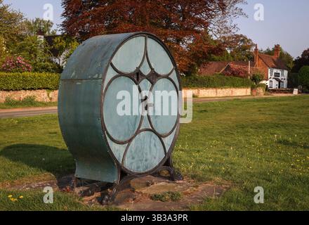 Pompe à eau du village de Sarratt, sur le green, Hertfordshire, Angleterre Royaume-Uni. Datant du début du XIXe siècle (début des années 1800) Banque D'Images