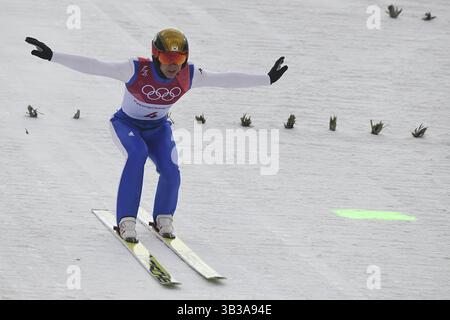 14 février 2018 - Pyeongchang, GANGWON, CORÉE DU SUD - 14 février 2018 - Pyeongchang, Corée du Sud-Franz-PARK Jeun de Corée du Sud sur la piste lors d'une normale olympique de combiné nordique masculin au centre de saut à ski Alpensia à Pyeongchang, Corée du Sud. (Crédit image : © GMC via ZUMA Wire) Banque D'Images