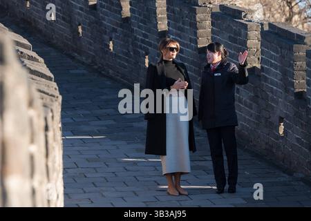 10 novembre 2017 - Huairou, Chine - U. S première Dame Melania Trump lors d'une visite de la section Mutianyu de la Grande Muraille le 10 novembre 2017 à Huairou, Chine. (Crédit image : © Andrea Hanks/Planet Pix via ZUMA Wire) Banque D'Images