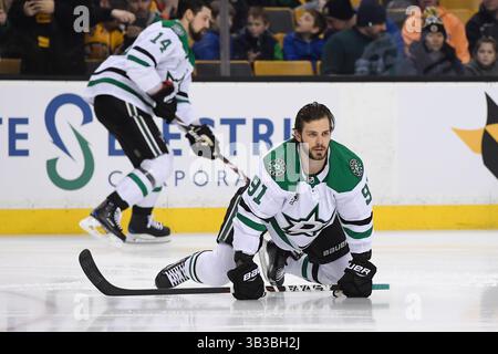 15 janvier 2018 : le centre des Stars de Dallas Tyler Seguin (91 ans) se réchauffe avant le match de la LNH entre les Stars de Dallas et les Bruins de Boston qui se tient au TD Garden, à Boston, Mass. Les Stars battent les Bruins 3-2 en prolongation. Eric Canha/CSM(image de crédit : &copy ; Eric Canha/CSM via ZUMA Wire) Banque D'Images