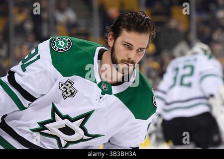 15 janvier 2018 : le centre des Stars de Dallas Tyler Seguin (91 ans) se réchauffe avant le match de la LNH entre les Stars de Dallas et les Bruins de Boston qui se tient au TD Garden, à Boston, Mass. Les Stars battent les Bruins 3-2 en prolongation. Eric Canha/CSM(image de crédit : &copy ; Eric Canha/CSM via ZUMA Wire) Banque D'Images