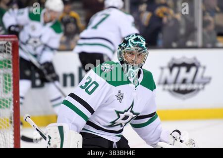15 janvier 2018 : Ben Bishop (30 ans), gardien des Stars de Dallas, se réchauffe avant le match de la LNH entre les Stars de Dallas et les Bruins de Boston qui se tient au TD Garden, à Boston, Mass. Les Stars battent les Bruins 3-2 en prolongation. Eric Canha/CSM(image de crédit : &copy ; Eric Canha/CSM via ZUMA Wire) Banque D'Images