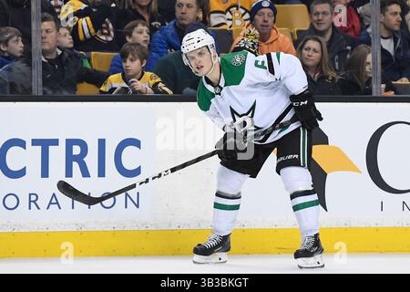 15 janvier 2018 : Julius Honka (6 ans), défenseur des Stars de Dallas, réagit au match de la LNH entre les Stars de Dallas et les Bruins de Boston, qui se tient au TD Garden, à Boston, Mass. Les Stars battent les Bruins 3-2 en prolongation. Eric Canha/CSM(image de crédit : &copy ; Eric Canha/CSM via ZUMA Wire) Banque D'Images