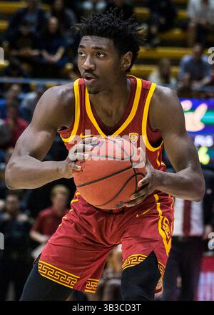 4 janv. 2018 Berkeley, CA États-Unis le garde de l'USC Jonah Mathews (2) a mis en place l'attaque des chevaux de Troie pendant le match de basket-ball masculin de la NCAA entre les Trojans de l'Université de Californie du Sud et la victoire des Golden Bears de Californie 80-62 au Hass Pavilion Berkeley Calif. Thurman James / CSM(image de crédit : &copy ; Thurman James/CSM via ZUMA Wire) Banque D'Images