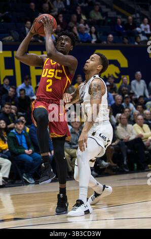 Jan 4 2018 Berkeley, CA États-Unis le garde de l'USC Jonah Mathews (2) se dirige vers le panier pendant le match de basket-ball masculin de la NCAA entre les Trojans de l'Université de Californie du Sud et la victoire des Golden Bears de Californie 80-62 au Hass Pavilion Berkeley Calif. Thurman James / CSM(image de crédit : &copy ; Thurman James/CSM via ZUMA Wire) Banque D'Images