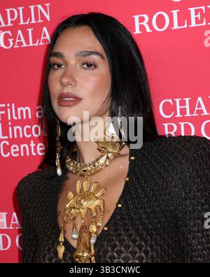 New York, États-Unis. 28 avril 2025. Dua Lipa assiste au 50e gala du prix Chaplin qui s'est tenu à Alice Tully Hall à New York, NY, le 28 avril 2025 © Steven Bergman/AFF-USA.COM crédit : AFF/Alamy Live News Banque D'Images