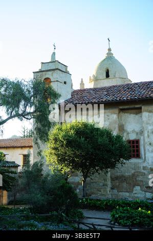 Mission San Carlos Borromeo del Río Carmelo, église missionnaire catholique restaurée à Carmel, Californie. Banque D'Images