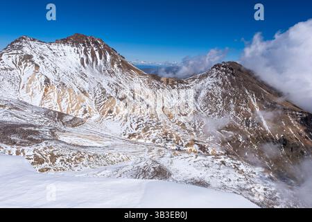 Cratère volcanique du mont Aragats, sommets Nord et est, Arménie. Banque D'Images