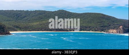 Une image panoramique de la plage de Maitland Bay dans le parc national de Bouddi sur la côte centrale de la Nouvelle-Galles du Sud, Australie Banque D'Images
