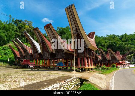 Village de Rante Kalimbuang Bori à proximité du site funéraire du même nom. Rante Kalimbuang Bori a commencé à être site de cérémonie funéraire en 1617 et continue à être utilisé. Banque D'Images