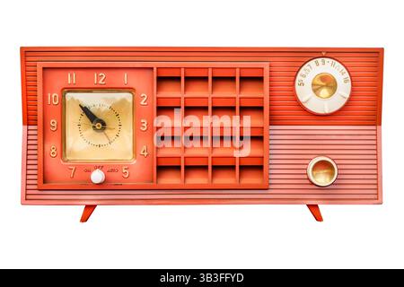 Radio-réveil orange vintage isolé des années 50 Banque D'Images
