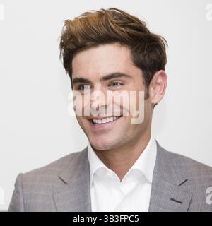 28 novembre 2017 - Hollywood, Californie, États-Unis - L'acteur ZAC EFRON fait la promotion du film 'The Greatest Showman' à Hollywood. (Crédit image : © Armando Gallo/ZUMA Studio) Banque D'Images