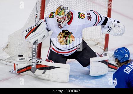01 février 2018 : le gardien des Blackhawks Anton Forsberg (31 ans) fait l'économie lors du match de la LNH entre les Blackhawks de Chicago et les Canucks de Vancouver au Rogers Arena de Vancouver, Canada. Dom gagne/CSM(image de crédit : &copy ; Dom gagne/CSM via ZUMA Wire) Banque D'Images