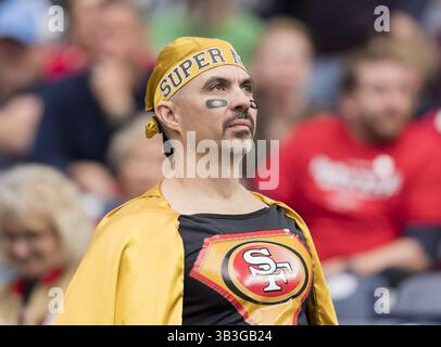 10 décembre 2017 - Houston, Texas, États-Unis - Un fan de San Francisco pendant le match de saison régulière de la NFL entre les Texans de Houston et les 49ers de San Francisco au stade NRG de Houston, Texas les 49ers ont battu les Texans (crédit image : © Maria Lysaker via ZUMA Wire) Banque D'Images