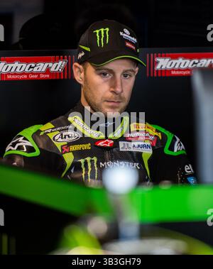 24 février 2018 - Melbourne, Victoria, Australie - le pilote britannique Jonathan Rea (#1) de l'écurie Kawasaki Racing Team dans son garage lors de la deuxième journée de la ronde d'ouverture de la saison mondiale de Superbike 2018 sur le circuit de Phillip Island à Phillip Island, en Australie. (Crédit image : © Theo Karanikos via ZUMA Wire) Banque D'Images