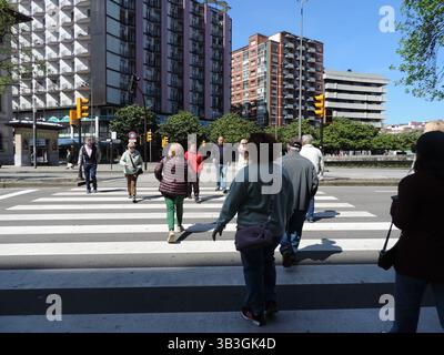 28 avril 2025, Gijon, Asturies, Espagne : L'Espagne a subi une panne de courant. Des incidents ont été signalés dans des villes de toute l'Espagne et aussi au Portugal. Red ElÃ©ctrica précise que plus d’un cinquième de la demande péninsulaire, avec 5 508 MW, provient de la production autonome et de l’interconnexion avec la France. (Crédit image : © Mercedes Menendez/Pacific Press via ZUMA Press Wire) USAGE ÉDITORIAL SEULEMENT ! Non destiné à UN USAGE commercial ! Banque D'Images