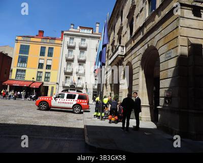28 avril 2025, Gijon, Asturies, Espagne : L'Espagne a subi une panne de courant. Des incidents ont été signalés dans des villes de toute l'Espagne et aussi au Portugal. Red ElÃ©ctrica précise que plus d’un cinquième de la demande péninsulaire, avec 5 508 MW, provient de la production autonome et de l’interconnexion avec la France. (Crédit image : © Mercedes Menendez/Pacific Press via ZUMA Press Wire) USAGE ÉDITORIAL SEULEMENT ! Non destiné à UN USAGE commercial ! Banque D'Images