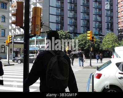 28 avril 2025, Gijon, Asturies, Espagne : L'Espagne a subi une panne de courant. Des incidents ont été signalés dans des villes de toute l'Espagne et aussi au Portugal. Red ElÃ©ctrica précise que plus d’un cinquième de la demande péninsulaire, avec 5 508 MW, provient de la production autonome et de l’interconnexion avec la France. (Crédit image : © Mercedes Menendez/Pacific Press via ZUMA Press Wire) USAGE ÉDITORIAL SEULEMENT ! Non destiné à UN USAGE commercial ! Banque D'Images