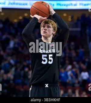 20 janvier 2018 - Newark, New Jersey, États-Unis - les mousquetaires de Xavier gardent J.P. Macura (55 ans) sur la ligne de faute dans la deuxième mi-temps entre les mousquetaires de Xavier et les Pirates de Seton Hall au Prudential Center à Newark, New Jersey. #11Xavier bat #19Seton Hall 73-64. Duncan Williams/CSM(image de crédit : &copy ; Duncan Williams/CSM via ZUMA Wire) Banque D'Images