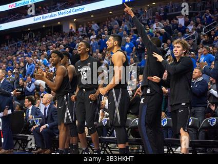 20 janvier 2018 - Newark, New Jersey, États-Unis - le banc des Mousquetaires Xavier célèbre en deuxième mi-temps entre les Mousquetaires Xavier et les Pirates de Seton Hall au Prudential Center de Newark, New Jersey. #11Xavier a battu #19Seton Hall 73-64. Duncan Williams/CSM(image de crédit : &copy ; Duncan Williams/CSM via ZUMA Wire) Banque D'Images