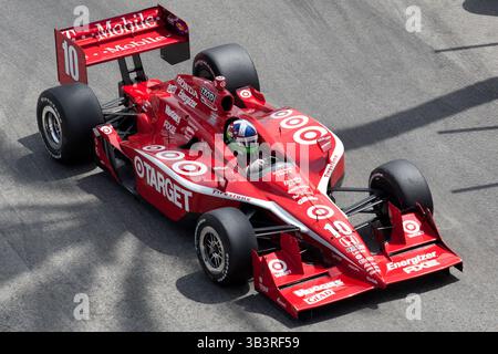 17 avril 2011 - long Beach, Californie, États-Unis - Dario Franchitti pilote des courses #10 Target Chip Ganassi Racing Dallara Honda lors du 37e Toyota Grand Prix annuel de long Beach IndyCar Series. (Crédit image : © Brandon Parry via ZUMA Wire) Banque D'Images