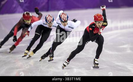22 février 2018 - Gangneung, Corée du Sud - Dajing WU, de Chine, célèbre son RECORD DU MONDE après action lors de la finale A du 500 m masculin à la patinoire de Gangneung lors des Jeux Olympiques d'hiver de Pyeongchang 2018. Il a battu son propre record. (Crédit image : © Daniel A. Anderson via ZUMA Wire) Banque D'Images