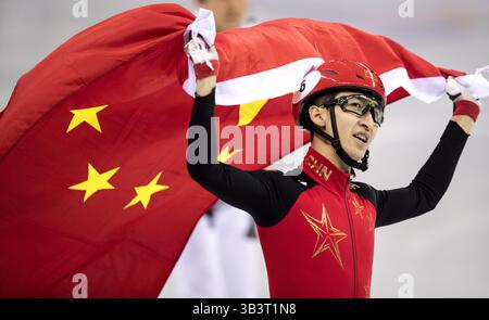 22 février 2018 - Gangneung, Corée du Sud - DAJING WU, de Chine, célèbre son record du monde après son action lors de la finale A du 500 m masculin à la patinoire de Gangneung lors des Jeux Olympiques d'hiver de Pyeongchang 2018. Il a battu son propre record. (Crédit image : © Daniel A. Anderson via ZUMA Wire) Banque D'Images