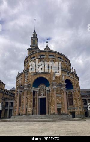 GIJON, ESPAGNE - 5 AVRIL 2025 : L'Universidad Laboral de Gijón, construite à l'origine comme un centre éducatif pour orphelins Banque D'Images