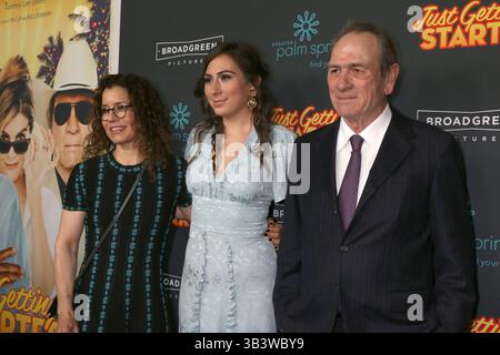 7 décembre 2017 - Los Angeles, CA, USA - LOS ANGELES - 7 décembre : Dawn Laurel-Jones, Victoria Jones, Tommy Lee Jones à la première de ''Just Getting Started'' à ArcLight Hollywood le 7 décembre 2017 à Los Angeles, CA (crédit image : © Kathy Hutchins via ZUMA Wire) Banque D'Images